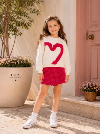 Kız Çocuk Kalp Detaylı Fırfırlı Sweatshirt & Dokuma Şort Etek 2li Takım (4-8 yaş)